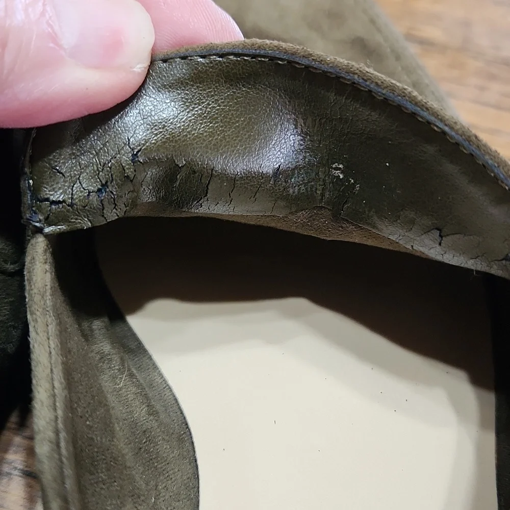 Vince Camuto Cvetinian Olive Green Suede Flats Size 7